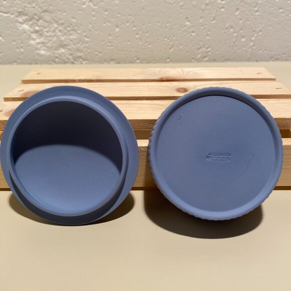 Wedgwood Blue Jasperware Small Round Covered Trinket Dish - Picture 5 of 6